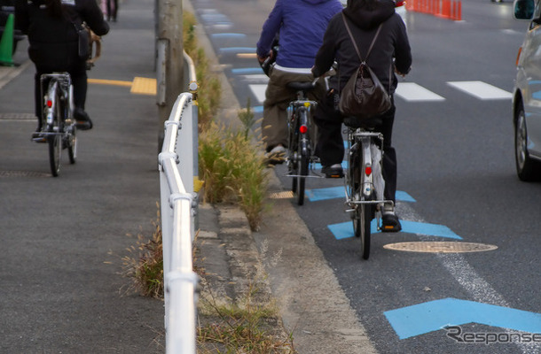 本日4月1日より自転車にも「青切符」が適用される（写真はイメージ）