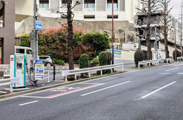 公道充電ステーション全景