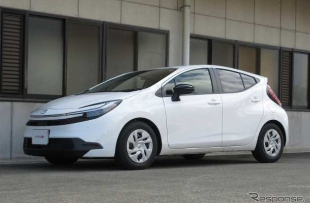 タナベ サステックNF210　トヨタ・アクア装着例（フロント：25mmダウン / リア：21mmダウン）