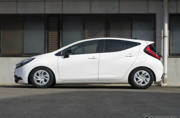 タナベ サステックプロCR　アクア装着例（最下部車高：フロント 64mmダウン / リア 61mmダウン）