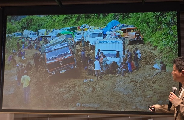 ホンダから生まれた砂漠の砂を道路の骨材にする「PathAhead」の記者発表会より