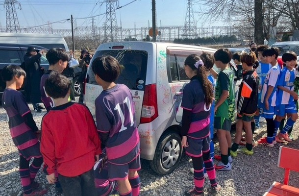 廃車予定の軽自動車をキャンバスに埼玉県日高市で子ども向け体験企画「楽しく描いてみんなで作る「らくがきカー」」開催