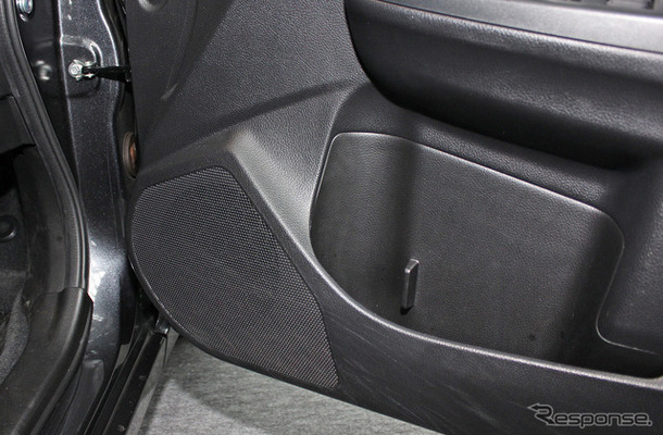 純正スピーカーの取り付け位置の一例。