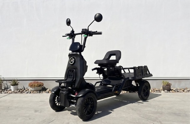 4輪電動バイク『BLAZE e-CARGO』