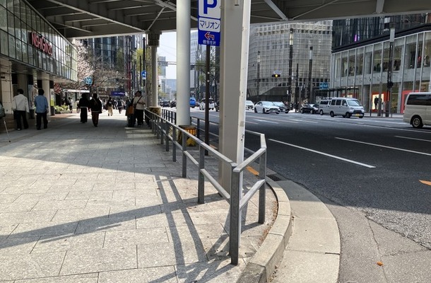 東京・西銀座の二重になっているガードレール