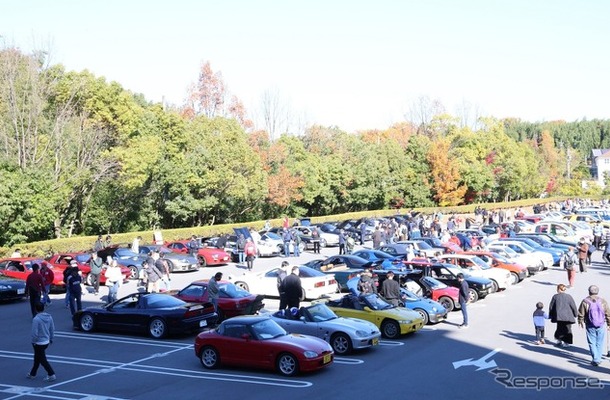 約100台の出場オーナー車両展示