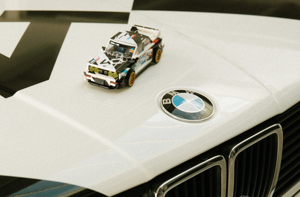 初代BMW M3の40周年記念のレゴ「LEGO Speed Champions」と共通カラーの実車