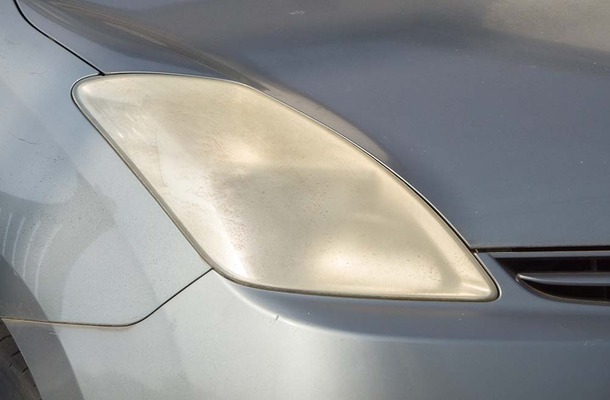 ヘッドライトの「黄ばみ」は要注意！　DIYの応急処置よりもプロに相談を…8月から車検はロービーム計測に全国完全移行
