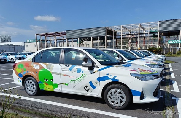 掛川自動車学校のラッピング教習車