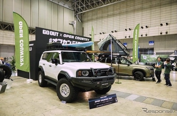 アウトドアブランドと自動車メーカーによるコラボブース