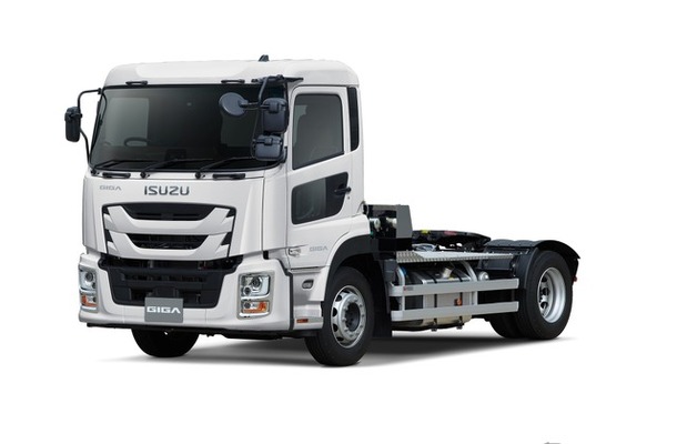 いすゞ『ギガ トラクタ』の車両運搬用ショートキャブ