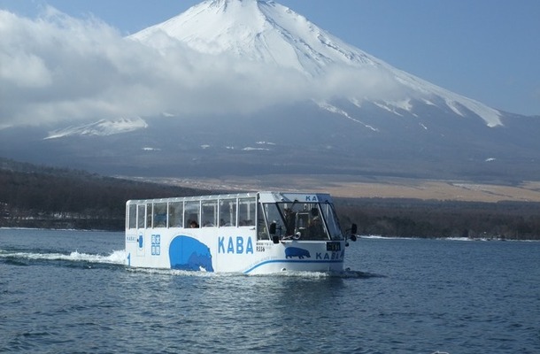 水陸両用バス「山中湖のカバ」
