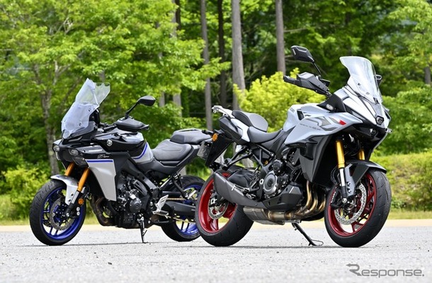 ヤマハ トレーサー9 GT＋ Y-AMT（左）とスズキ GSX-S1000GX（右）