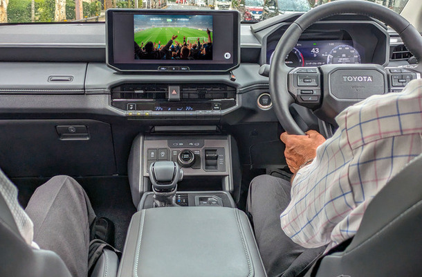 新型『ハイラックス』に適合したデータシステムのTV-KIT