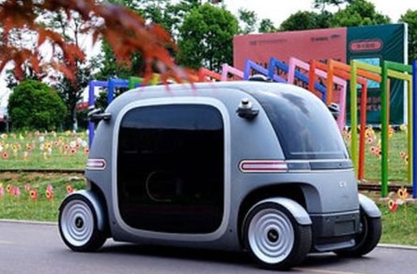 AI自動運転バス「RoboBus」
