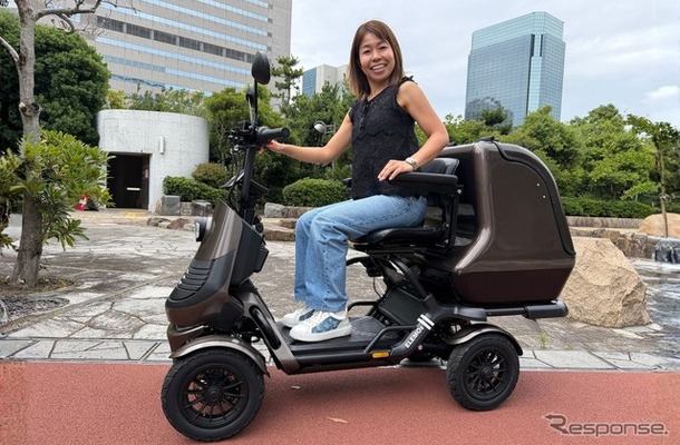 特定小型4輪「ELEGRAN」の新グレード「プレミアム」