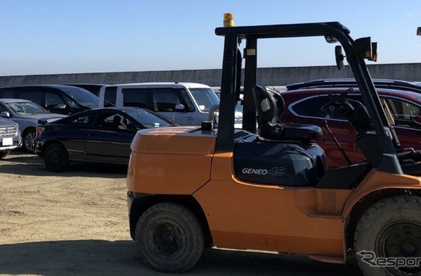 ヤード内に保管されている車両