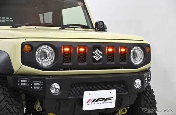 IPF「グリルマーカー for ジムニー」純正グリル装着例（アンバー）