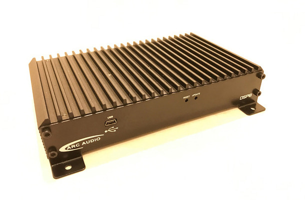 「パワーアンプ内蔵型DSP」の一例。アークオーディオ・DSP8 Universal（税抜価格：10万円）。