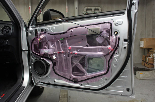 カーオーディオ マニア 制振材 を貼るポイントとは 取り付け作業 のコツ セオリー12 Car Care Plus