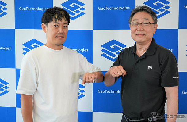 テコテックの釣崎宏代表取締役（向かって左）とジオテクノロジーの杉原博茂代表取締役社長CEO