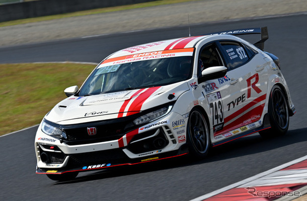 743号車Honda R&D Challenge FK8と若手エンジニア達