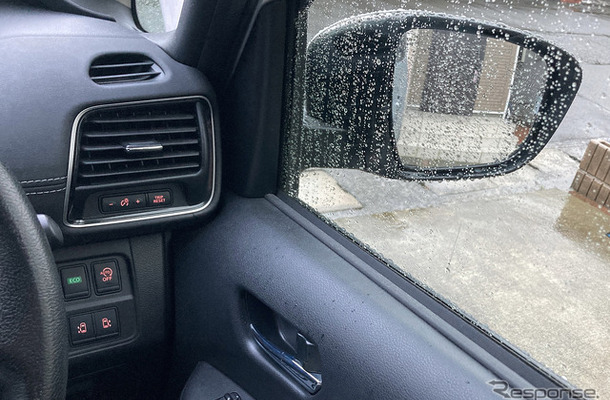 梅雨の車内の悩み解消法！ 臭いとカビ対策のポイントとは？【カーライフ 社会・経済学】