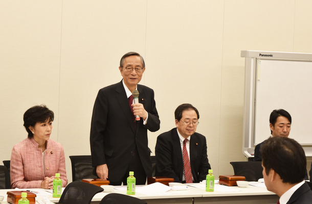 自民党総務会長の細田博之衆議院議員ら8名の議員が参加