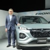 スズキの新型SUV『フロンクス』と鈴木俊宏社長