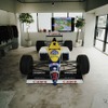 カフェのオープンを記念し展示される F1 マシン「ウィリアムズ・レーシング FW12」©Peaches. Japan