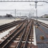 東村山駅から南を望む。向かって右から新宿線下り線、将来の国分寺線、同じく将来の新宿線上り線