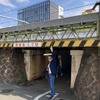 総武線・千駄ケ谷～代々木間の大通ガード。制限高さ1.7mだが……