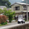 浜松市の中山間地で実証実験をおこなう1人乗りミニカー