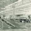 日産追浜工場竣工、オフライン（1961年）。左がブルーバード、右がセドリック