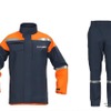 三菱ふそうがミドリ安全・日本ゴアと共同開発したEV整備専用作業服