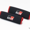 「GRレーシングハーネス」には除電効果のある専用のベルトパッドが付属