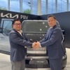 トイファクトリー 代表取締役社長 藤井昭文氏（左）とKia PBVジャパン 代表取締役社長 田島靖也氏（右）