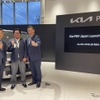 左から、Kia Corporation キム・サンデ副社長 、トイファクトリー 藤井昭文社長、Kia PBVジャパン田島靖也茶長