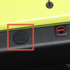 万が一電源トラブル等が起きた際には、車内から手動で開けられるエマージェンシーレバーを装備