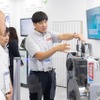人とくるまのテクノロジー展2026横浜展で穴塞ぎシステムを説明する様子