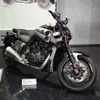 浦野周平氏の作品のモチーフとなったヤマハ VMAX