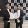 ヒューマノイドロボット量産に向け協業を発表したハイランダーズ増岡宏哉CEO（左）と三菱自動車加藤隆雄会長（右）