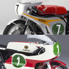 ホンダ RC166（1966年）とヤマハ RD56（1965年）