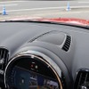 センタースピーカーにもモレルのBMW専用モデルをインストール。明瞭な音像定位などで有利な取り付けとなった。