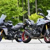 ヤマハ トレーサー9 GT＋ Y-AMT（左）とスズキ GSX-S1000GX（右）