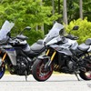ヤマハ トレーサー9 GT＋ Y-AMT（左）とスズキ GSX-S1000GX（右）