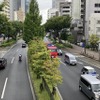 一般道路で、中央分離帯や車両通行帯がある例：法定速度60km/h