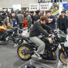 写真は大阪モーターサイクルショー2026のスズキブース