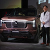 三菱自動車 岸浦恵介社長と新型パジェロ