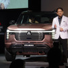 三菱自動車 岸浦恵介社長と新型パジェロ